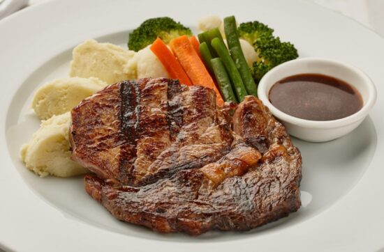 Steak with mashed potatoes, carrots and broccoli